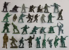 26-820 Acme Random Army Man Figure Assortment Bag Of 31