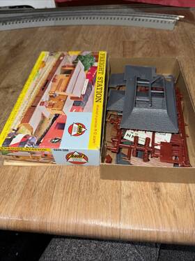 5846 Ahm 398 Realistic #5846 Ho Scale Freight Station Model Kit
