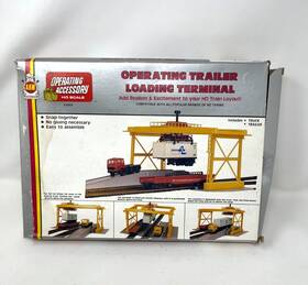 11017 Ahm/rivarossi Operating Trailer Loading Terminal With Box/instruction Ho Scale Vtg