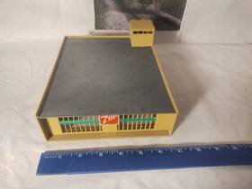 1972025 Ahm/rivarossi Ho 7up Bottling Plant Assembled