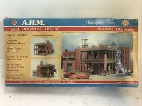 5834 Ahm/rivarossi A.h.m. Ho Scale Rooming House - As Is