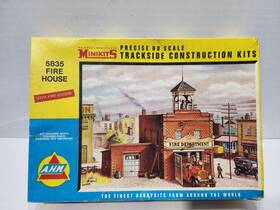 5835 Ahm/rivarossi Minikits Fire House With Engine - Ho Model Kit