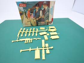 1742-0 Airfix #1742-0 Used Ho Scale Station Accessories 30pcs Read Description