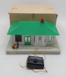 23789 American Flyer Vintage S Station And Baggage Smasher/box