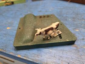 23791-1 American Flyer Cow On Track Accessory