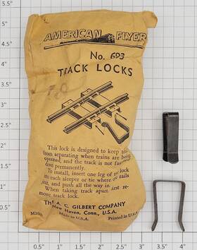 693e American Flyer S Gauge 1/4 Inch Wide Track Lock Clips Envelope Of 18