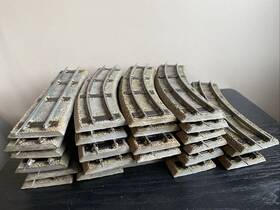 726-727 American Flyer S Ga Gray Rubber Roadbed 21 Pcs #727 And 6 #726 With Train Track