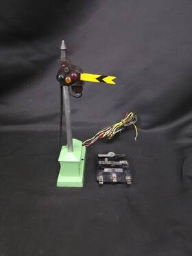 L1023 American Flyer L0023 Operating Semaphore Signal 1/64 S Scale L1023 American Flyer L0023 Operating Semaphore Signal 1/64 S Scale