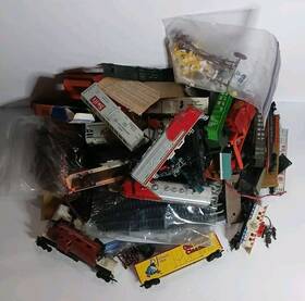 Atlas 000150000431 Huge / Large Lot Ho Gauge Train Tracks Engines Cars Cabooses Wire Accessories