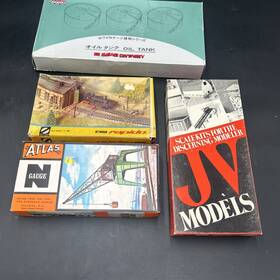 2812-100 Atlas 4 N Scale Gantry Crane Tool House Water Oil Tank Building Kit Train