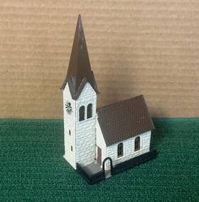 2830-150 Atlas N Gauge No. Small Town Church With Steeple