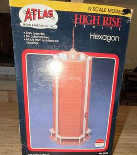 2836 Atlas High Rise Hexagon N Scale Commercial Building Kit Plastic Easy Assembly