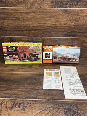 2856-200 Atlas Empty Box - Ho Mainline Station And Revell Maintenance Shed T-9022