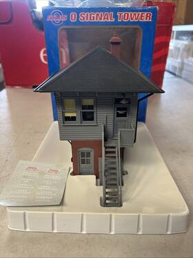 66900 Atlas O Signal Tower With Box For Scale Trains #66900