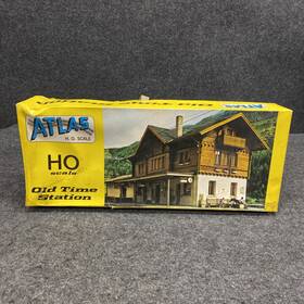 At040626-01 Atlas 761/400 Old Time Station Ho Scale #761/400 Ob Open Box Vintage