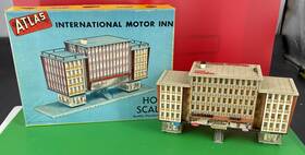772-498 Atlas Ho Scale International Motor Inn Rare Built With Original Box