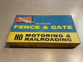776-69 Atlas 1950s Ho Scale Train Picket Fences And Gates Model Box Some Unused 776-69 Atlas 1950s Ho Scale Train Picket Fences And Gates Model Box Some Unused