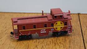 999131 Atlas N Scale Santa Fe Caboose