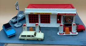 1273hh0764-126 Bachmann N Scale Esso Exxon Station With Extra Cars 1273hh0764-126 Bachmann N Scale Esso Exxon Station With Extra Cars