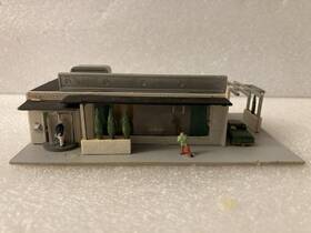 1274hh0764-126 Bachmann N Scale Bank With Drive Through Window Car And Figures