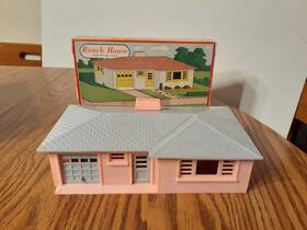 1603-100 Bachmann Plasticville O/s Scale Pink/gray Ranch House Model/kit