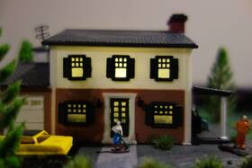22186 Bachmann N Scale House Led Landscaped People Cars Grass Shrubs 22186 Bachmann N Scale House Led Landscaped People Cars Grass Shrubs