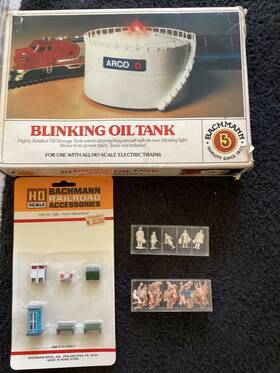 42-2309 Bachmann Ho Park Assortment Blinking Oil Tank And 32 Figures 42-2309 Bachmann Ho Park Assortment Blinking Oil Tank And 32 Figures