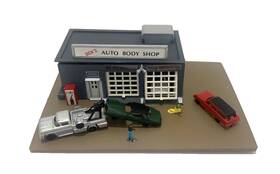 45708 Bachmann Dicks Auto Body Shop With Cars N Scale Trains Mcm Building