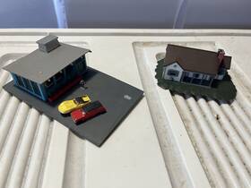 45709 Bachmann Plasticville Drive In Hamburger Stand Built-up N Scale And House