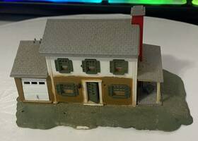 45813 Bachmann N Scale Two Story House