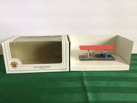 45906 Bachmann # Station Platform With Roof And Figures Assembled