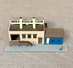 55-7402 Bachmann Bachman Railroad Buliding Factory N Scale