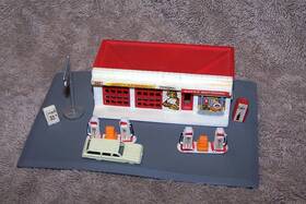 5775 Bachmann Vintage N Scale Train Garden Gas Station