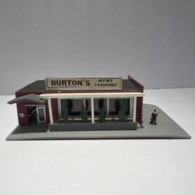 7305 Bachmann Burtons Mens Store N Scale Train