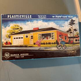 1705-129 Bachmann Trains Plasticville Ranch House White With Blue Roof Complete