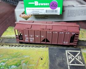 55609 Bowser #55609 - 2 Bay Hopper Car With Original Box Assembled 20