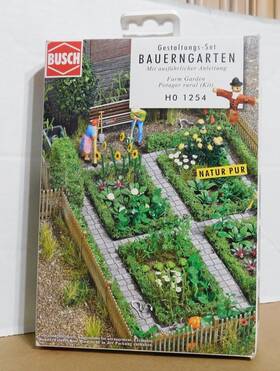 1254 Busch 1/87 Ho Farm Garden In Box. Box Damaged