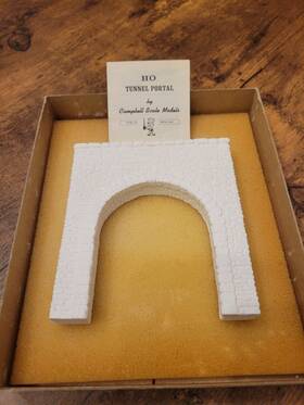 347-135 Campbell Scale Models Ho Single Track Stone Portal Building Kit