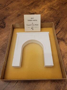 349-135 Campbell Ho Scale Single Track Concrete Portal