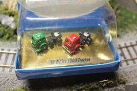 50205 Classic Metal Works 2 White 3000 Tractors Ih Delivery Truck N Scale Rtr Cmw Bobtail 1953 Red /green