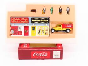 K-410106 Coca-cola O 1/48 K-line Kit #k-410106 Inch Melodic Magic/backstage Boutique With Truck
