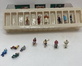 0002-009952 Con-cor Ho Railroad People Figures Action Sitting And Standing
