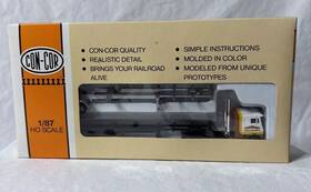 0004-008599 Con-cor Freight Liner Tractor With 3 48 Container Chassis Ho Scale