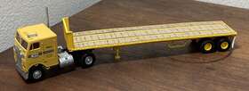 0004-132000 Con-cor Ho 1 87 Scale Freightliner Semi Truck Cab Yellow With Flatbed Trailer 0004-132000 Con-cor Ho 1 87 Scale Freightliner Semi Truck Cab Yellow With Flatbed Trailer