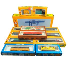 6232-2 Cox Ho Scale Train Railroad Building With Dockside Crane Mixed Lot