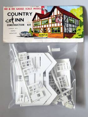 Dapol 016927302504 Oo Guage Airfix Country Inn Kit - Unpainted/unassembled Missing 1 Window