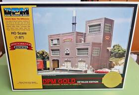 Dpm 781324004027 Ho Scale Gold Detailed Ed. Whitewater Brewing Train Layout Structure Kit 402