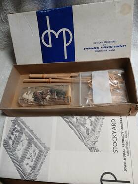 400b Dyna-model Ho Scale Holding Pens And Sheep Painted Herefords Kit 400b Dyna-model Ho Scale Holding Pens And Sheep Painted Herefords Kit