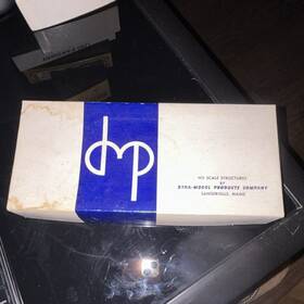 312p Dyna-model Products Company Mrs. Oftmalleys Place Ho Scale Wood Kit Painted Accessories