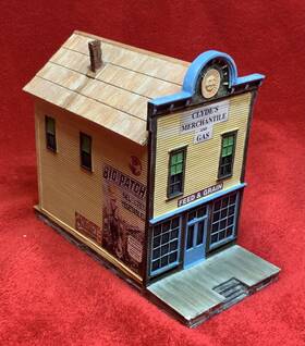 2915 Ertl 1998 Collectibles Feed And Grain Store .clyde S Mercantile Gas